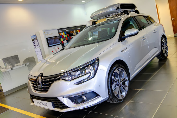 lookers-renault-carlisle-photo-3