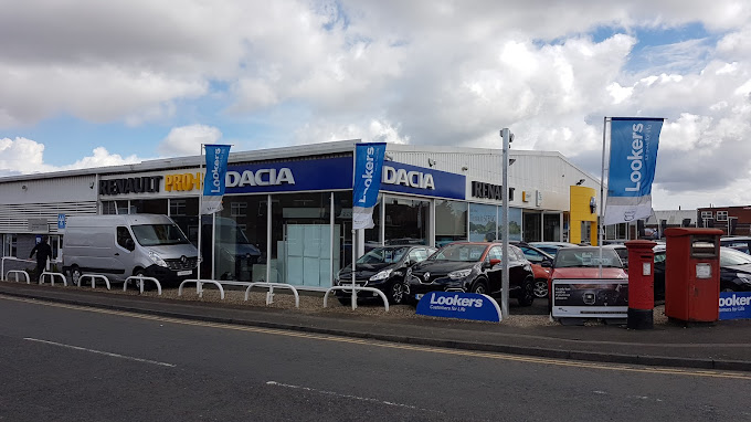 lookers-renault-newcastle-photo