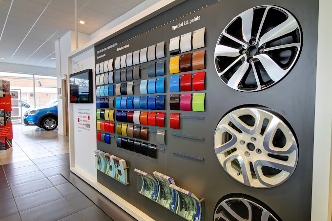 lookers-renault-newcastle-photo-2