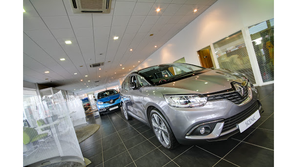lookers-renault-newcastle-photo-4