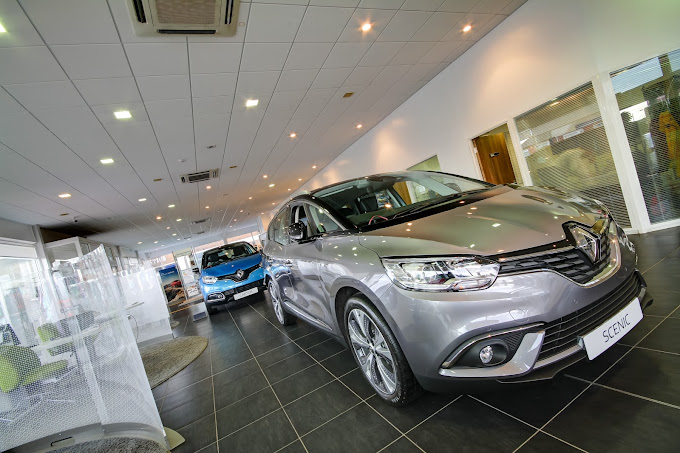 lookers-renault-newcastle-photo-6