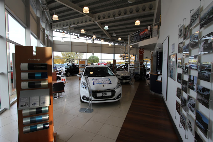 macklin-motors-peugeot-paisley-photo