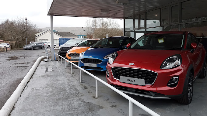 evans-halshaw-ford---kirkintilloch-photo-2