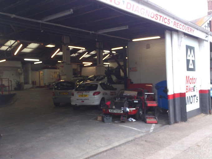 mallock-road-garage-photo