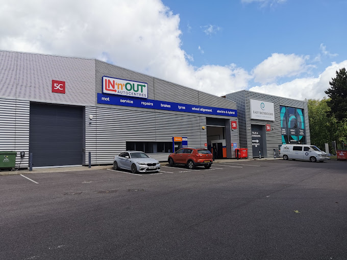 innout-autocentres-bracknell-photo-3