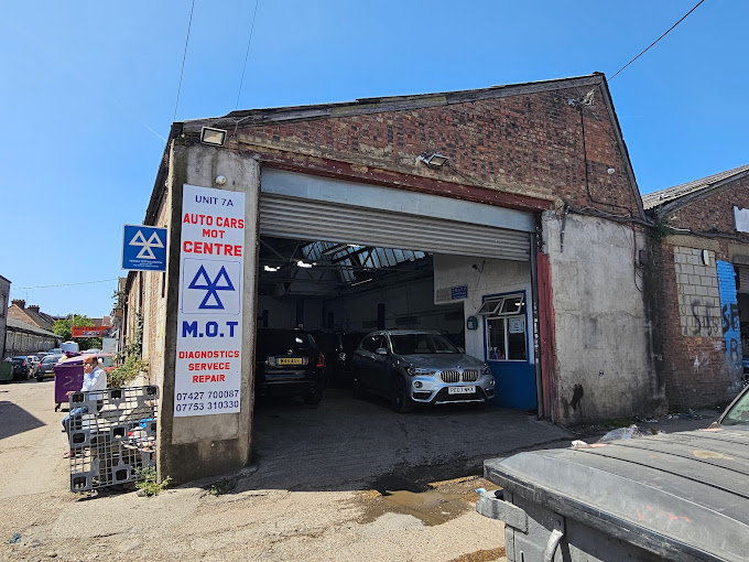 auto-cars-mot-center--photo