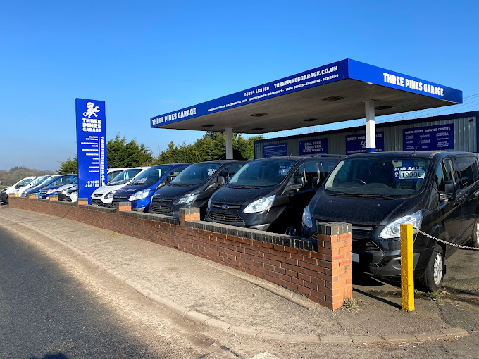three-pines-stores--garage-photo