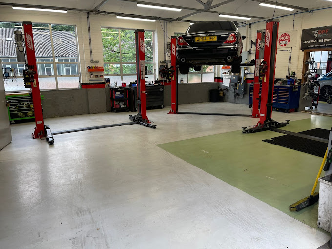 auto-works-service-centre-photo-3