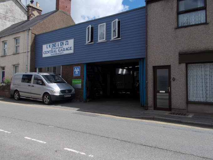 central-garage---felinheli-photo