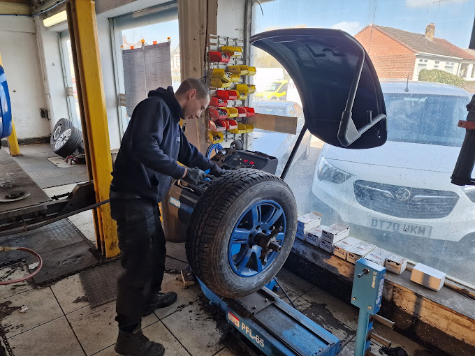 central-tyre--auto-services---macclesfield-photo-2