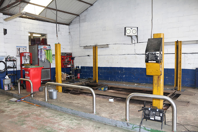 hillside-garage-of-shuttlewood-photo-2