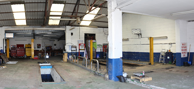 hillside-garage-of-shuttlewood-photo-4