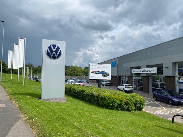 johnsons-volkswagen-warrington-photo-4