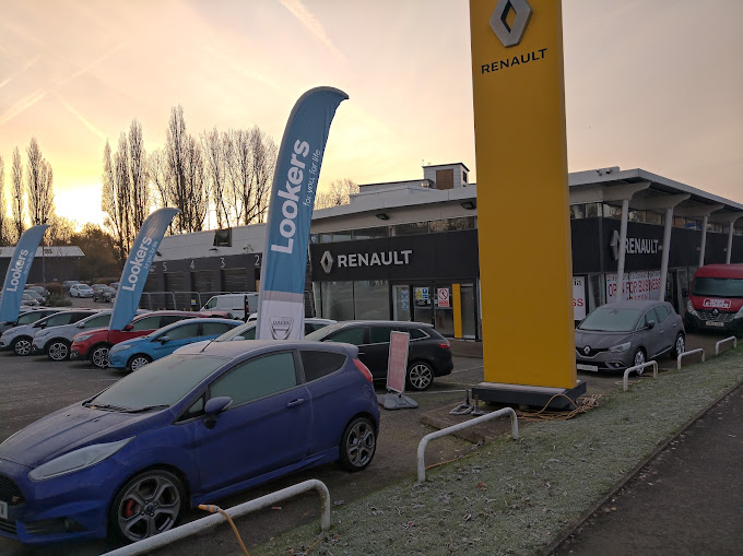 lookers-renault-stockport-photo