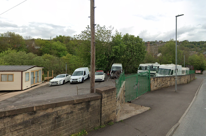 almondbury-garage-huddersfield-photo