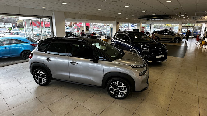 evans-halshaw-citroen---leeds-photo-3