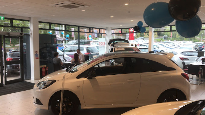 evans-halshaw-vauxhall---horsforth-photo-6